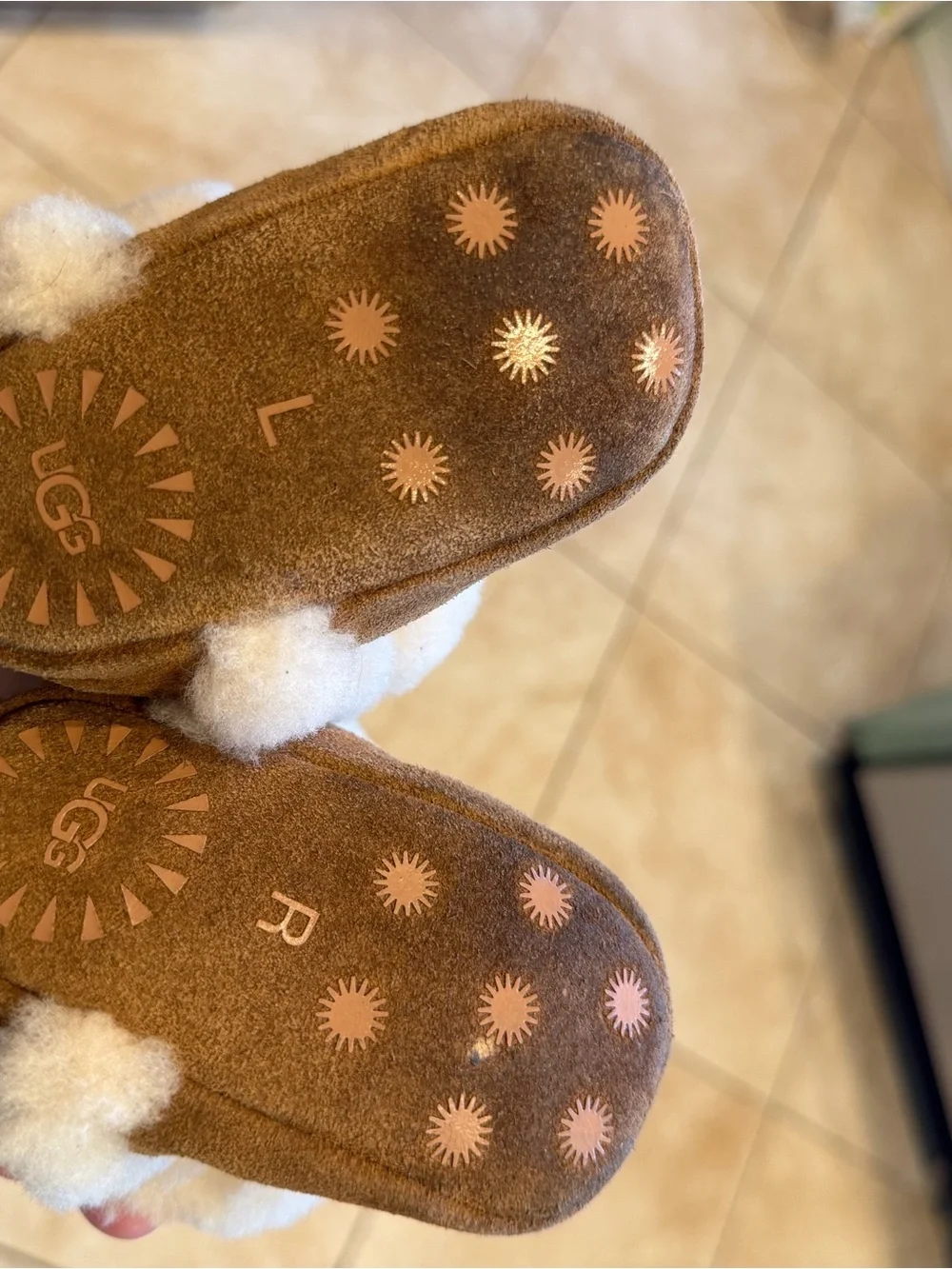 Baby Ugg fur lined boots size 2/3 does have wear see pics
